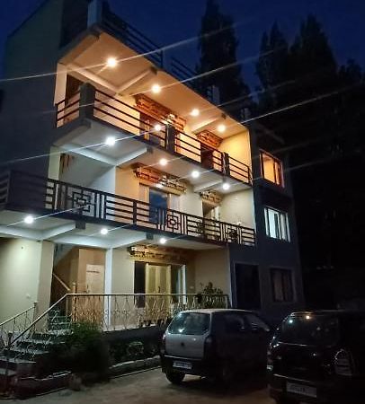 Zlatan Guest House Лех Екстериор снимка