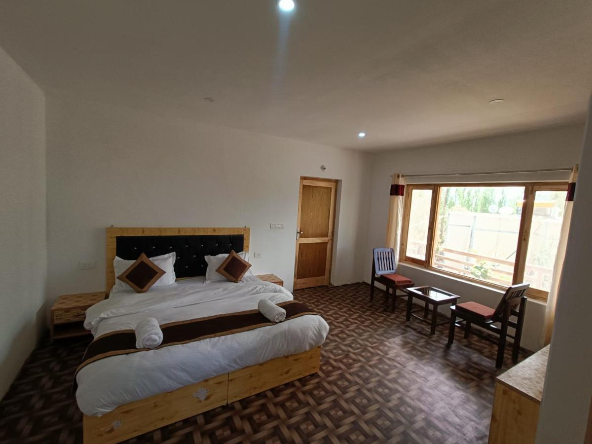 Zlatan Guest House Лех Екстериор снимка