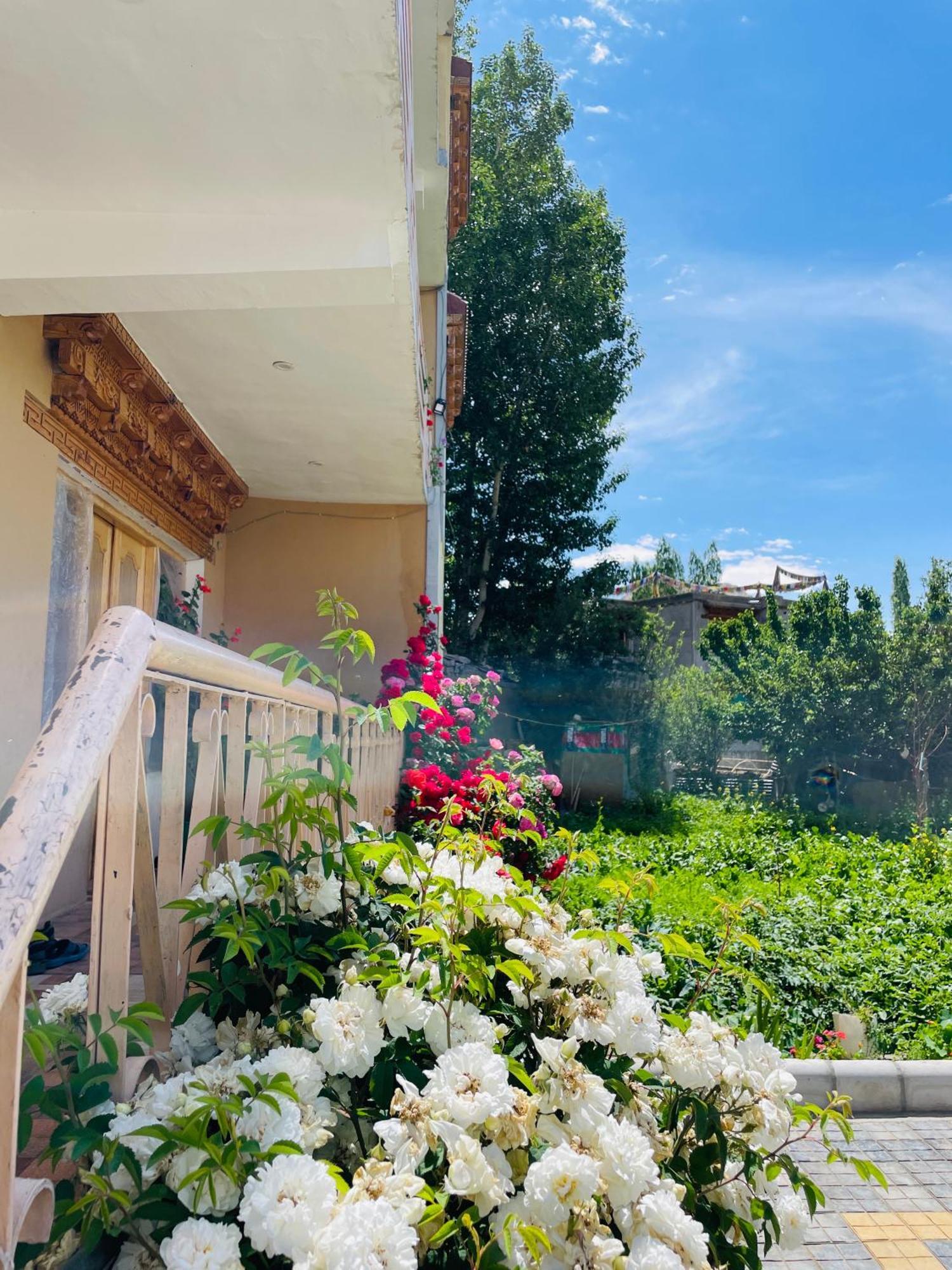Zlatan Guest House Лех Екстериор снимка